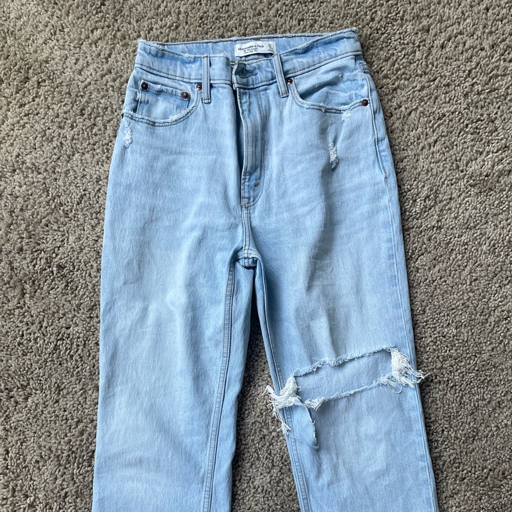 Abercrombie ‘90s Straight Ultra High Rise Jean